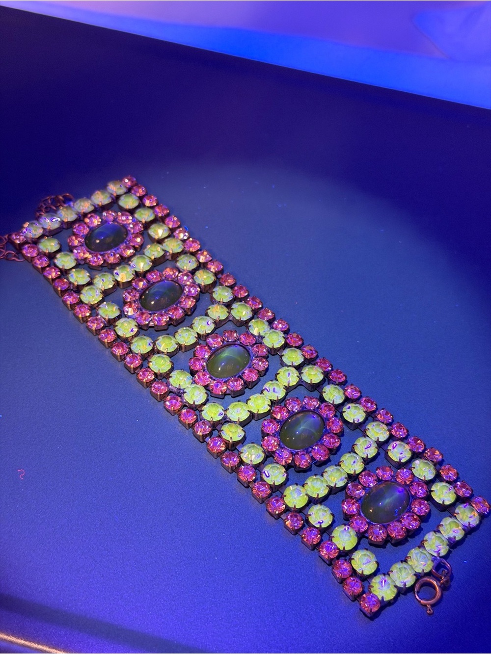 🎊🎉🎂Vintage Purple Bijoux MG bracelet Czech glass It Glows